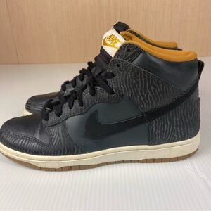 Nike Dunk High Sneakers Women’s 8 Black Gum Sole 543242-004